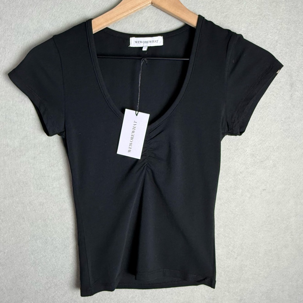Brand New WeWoreWhat Cropped Baby V-Neck Short Sleeve T-Shirt in Black NWT - Picture 1 of 10